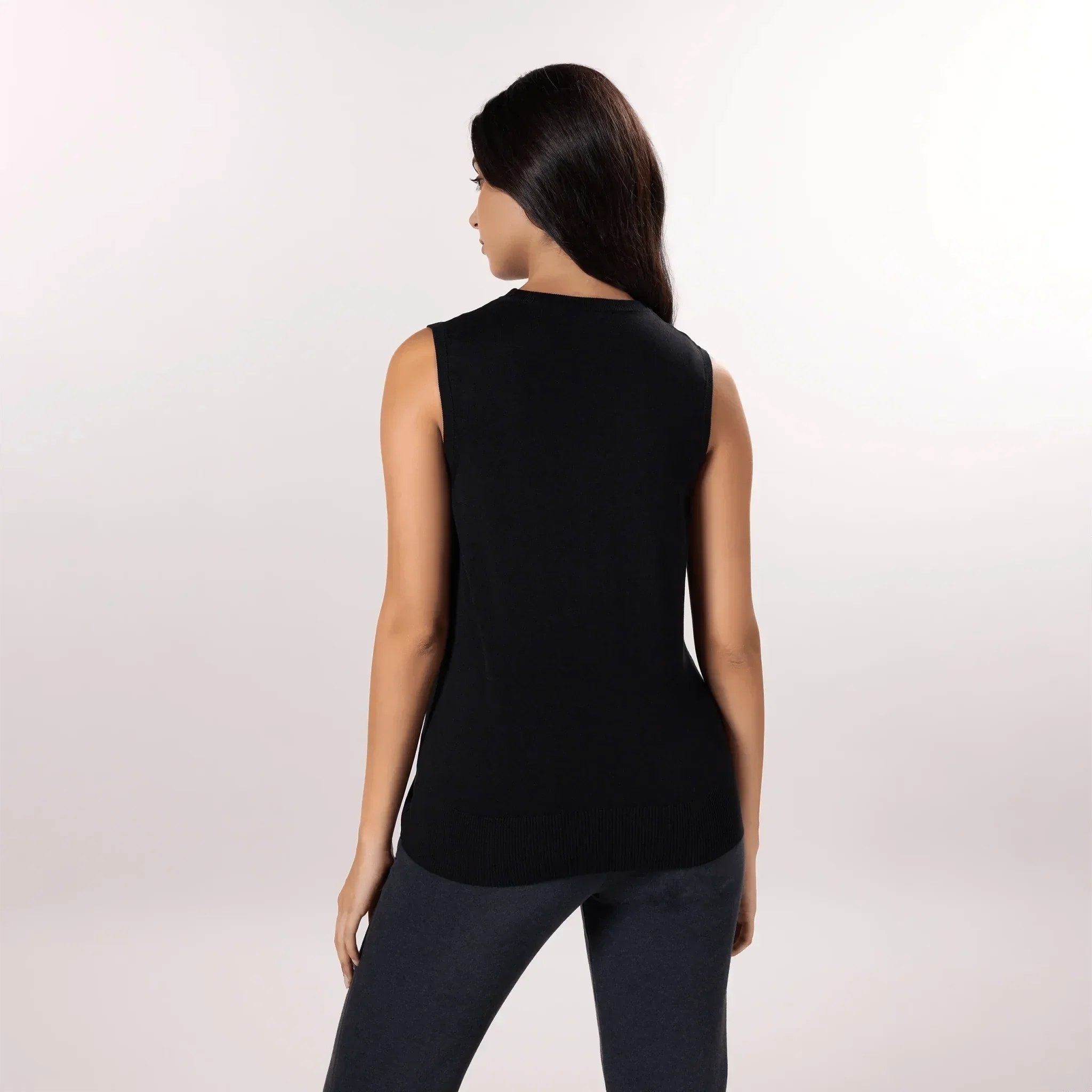 Knitted Sleeveless Sweater - SEASONAL BLACK