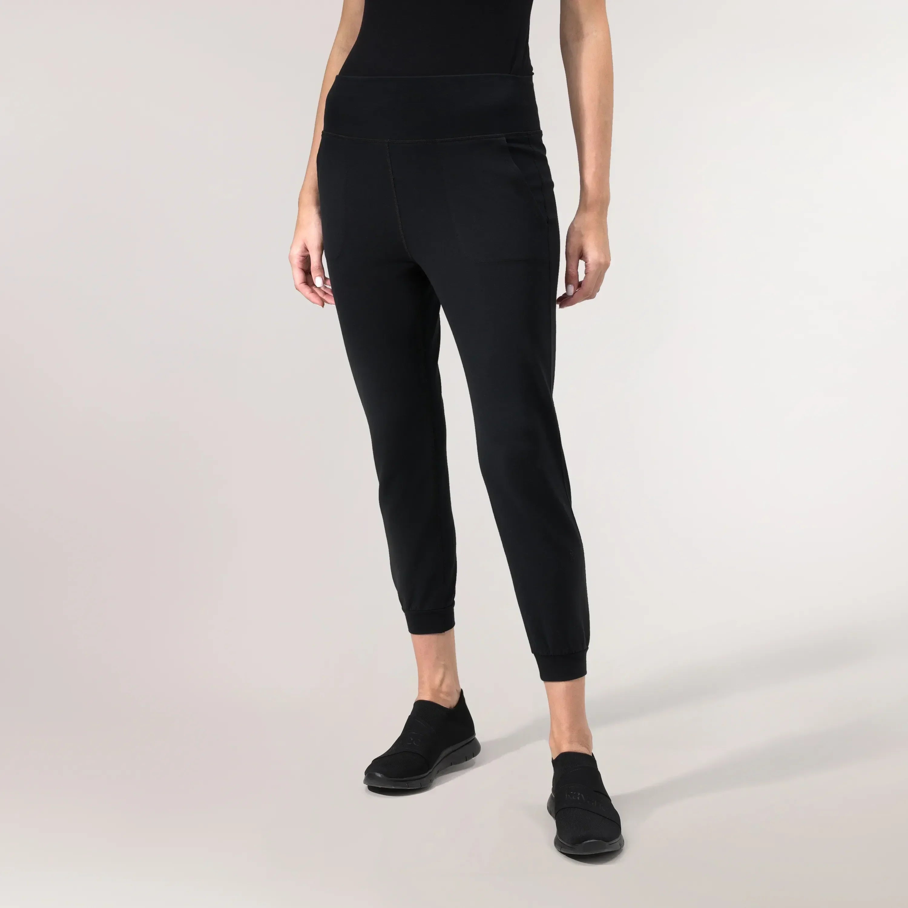 Walkabout Jogger - CORE BLACK