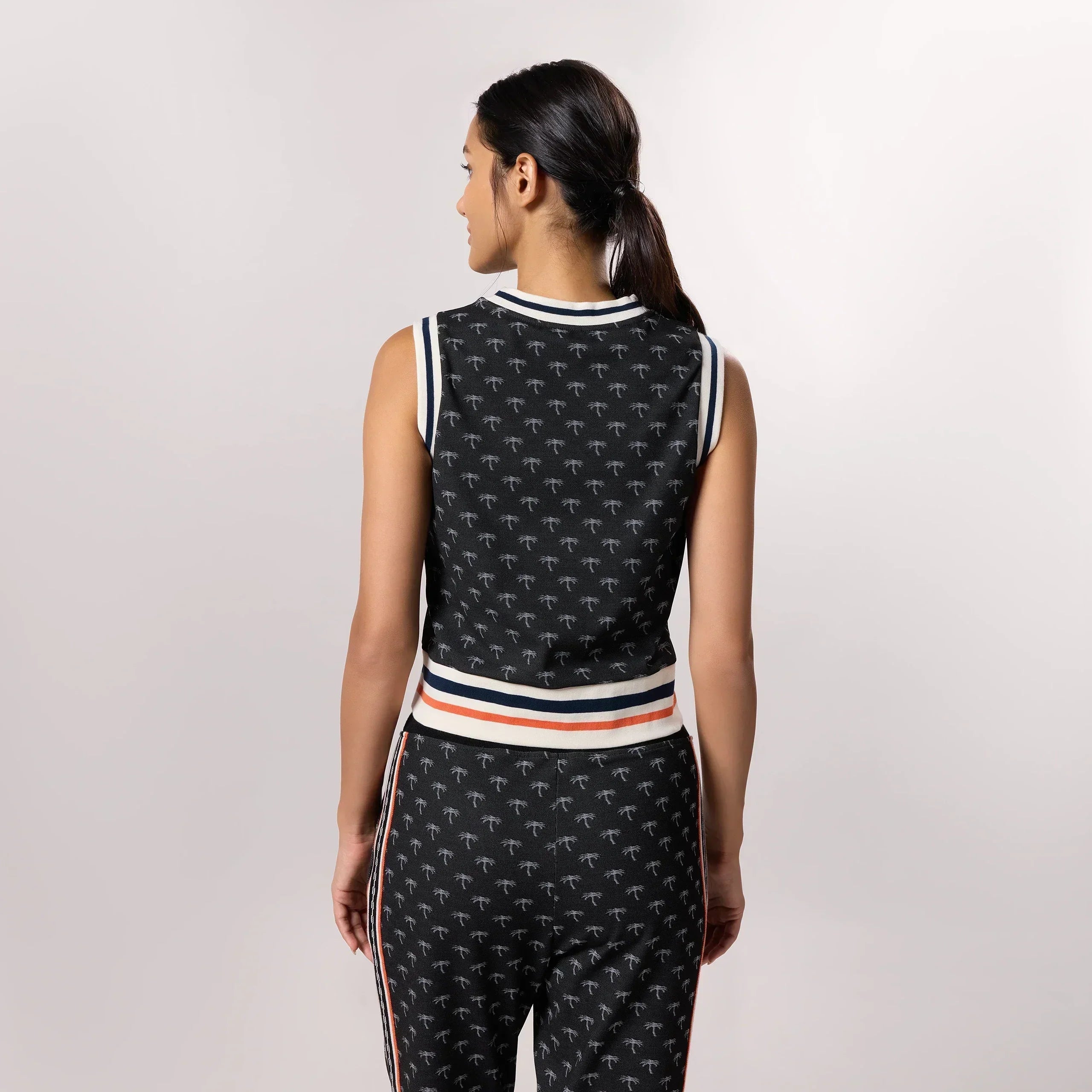 Comfort Sleeveless Top - SEASONAL BLACK